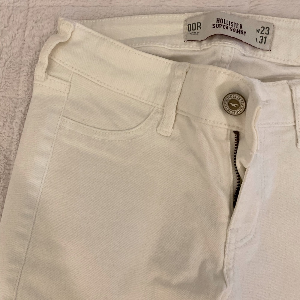 Hollister skinny jeans!!🤍🤍
